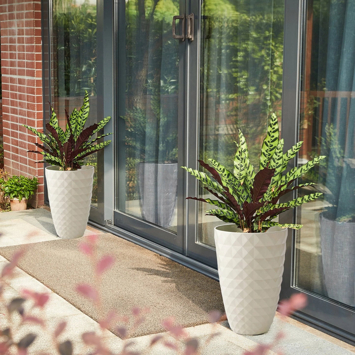 Glitzhome 19"H Set of 2 Modern Oversized Tall Planter Flowerpot Eco-Friendly Wave/ Diamond Textured Plant Pot