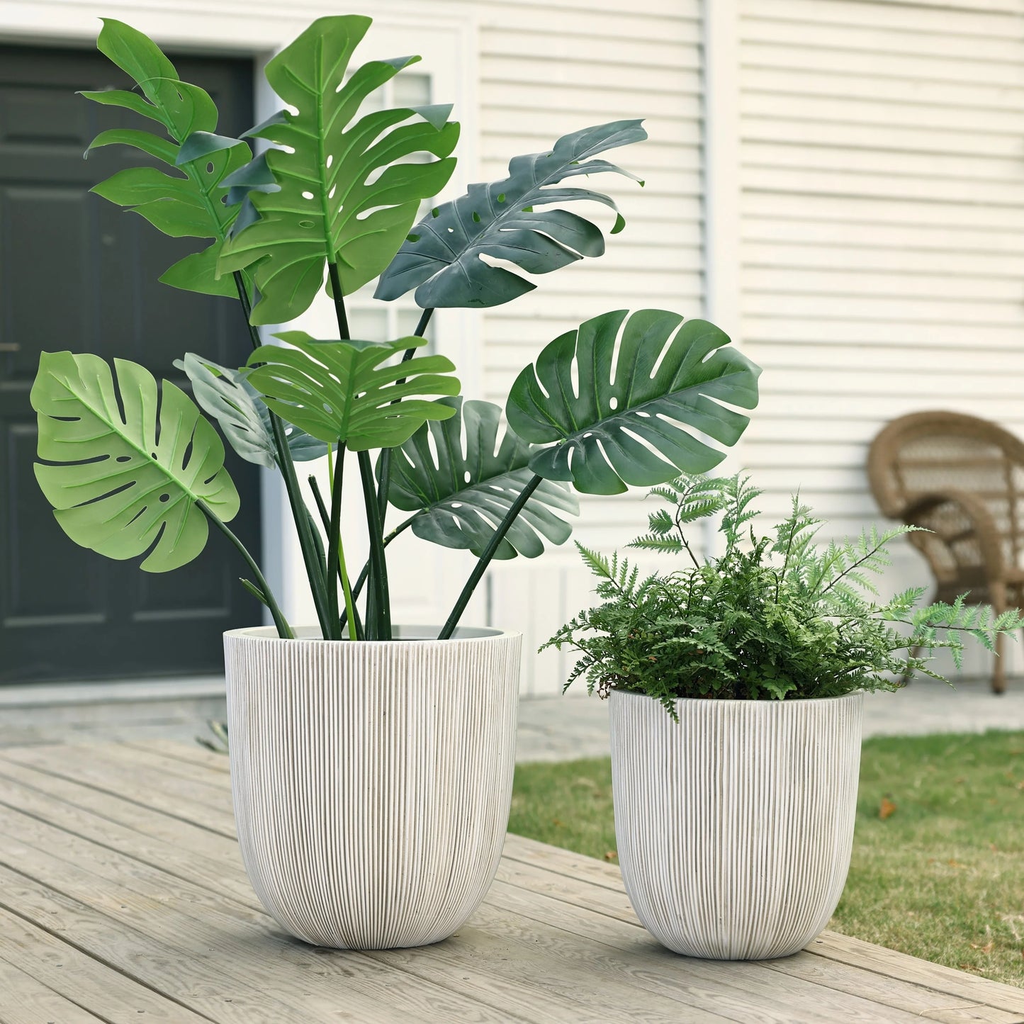 2-Piece Tapered Round Plastic Planters Set, Mediterranean Style