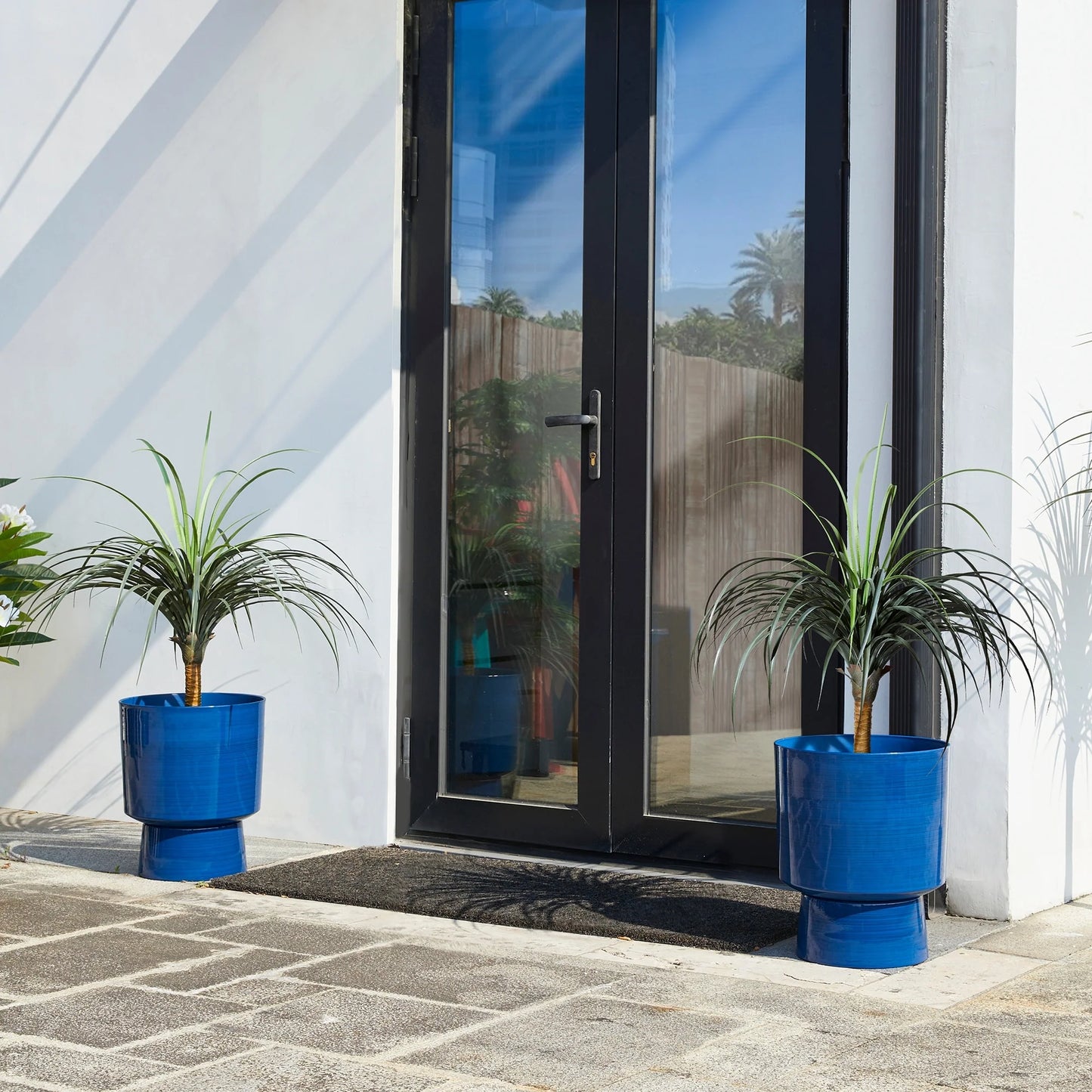 Glitzhome 16.75"H Set of 2 Cobalt Blue Faux Ceramic Urn Plastic Planter with Screw in Base