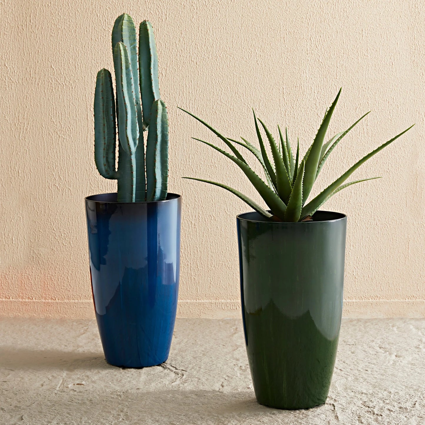 Glitzhome 23.5"H Set of 2 Oversized Gradient Blue/Green Tall Plastic Planter