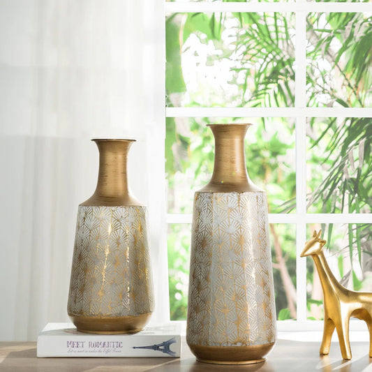 Glitzhome Set of 2 Distressed Traditional Vintage Gold/White Metal Vases