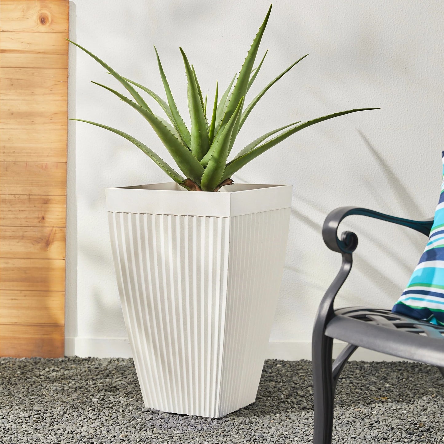 Glitzhome Oversized Eco-Friendly PE Tall Planter Porch Flowerpot (Set of 2)