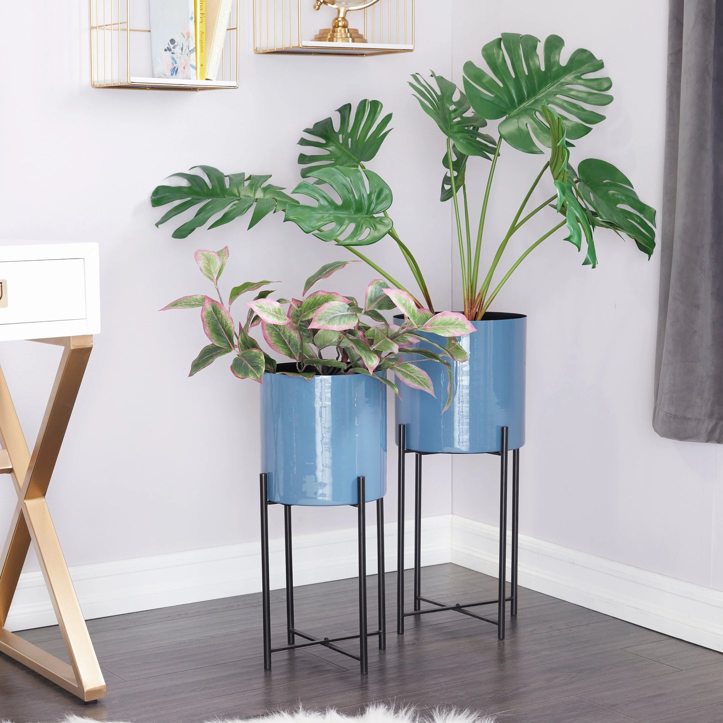 CosmoLiving by Cosmopolitan Metal Contemporary Planter (Set of 2) - S/2 24", 21"H
