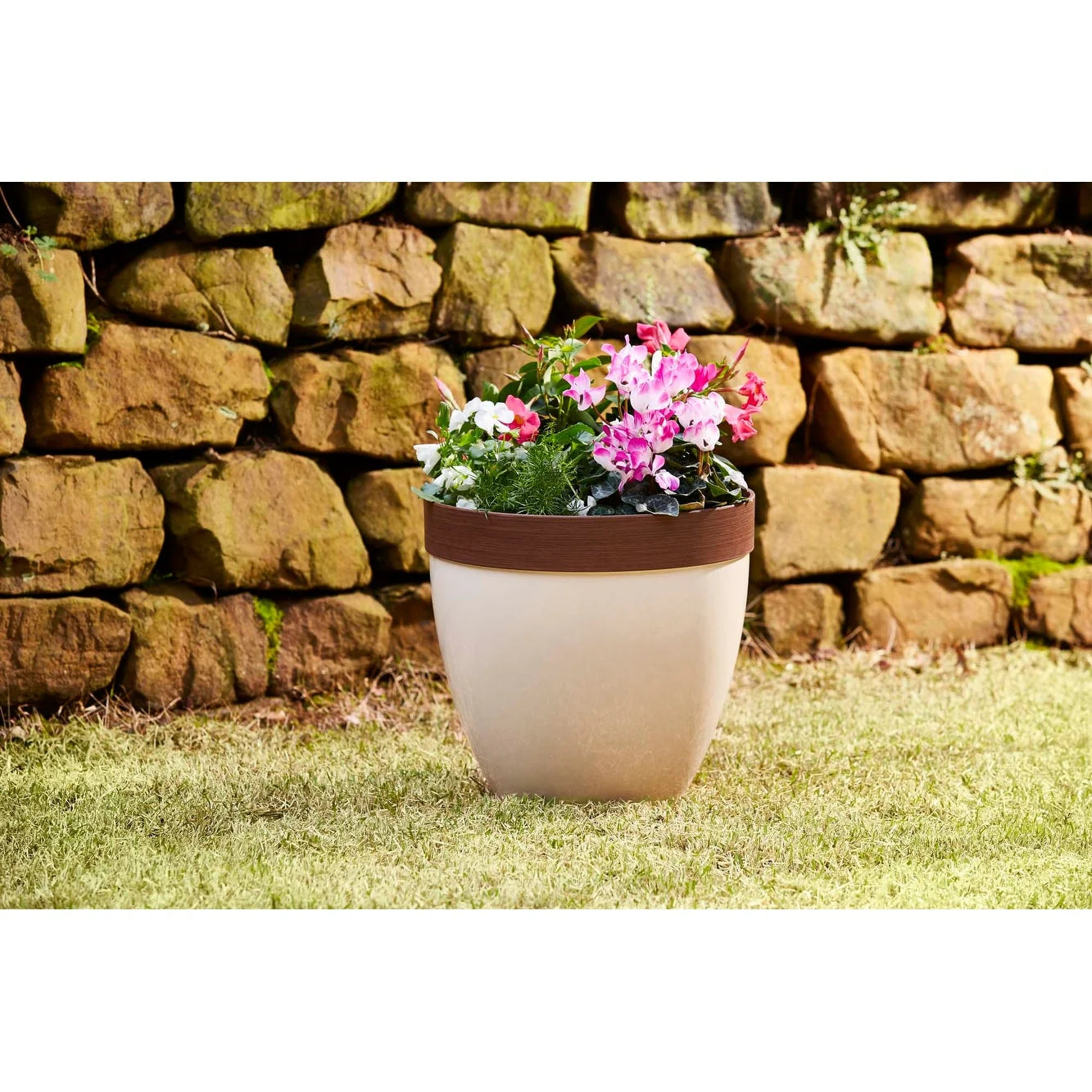 Southern Patio Hornsby Resin Planter