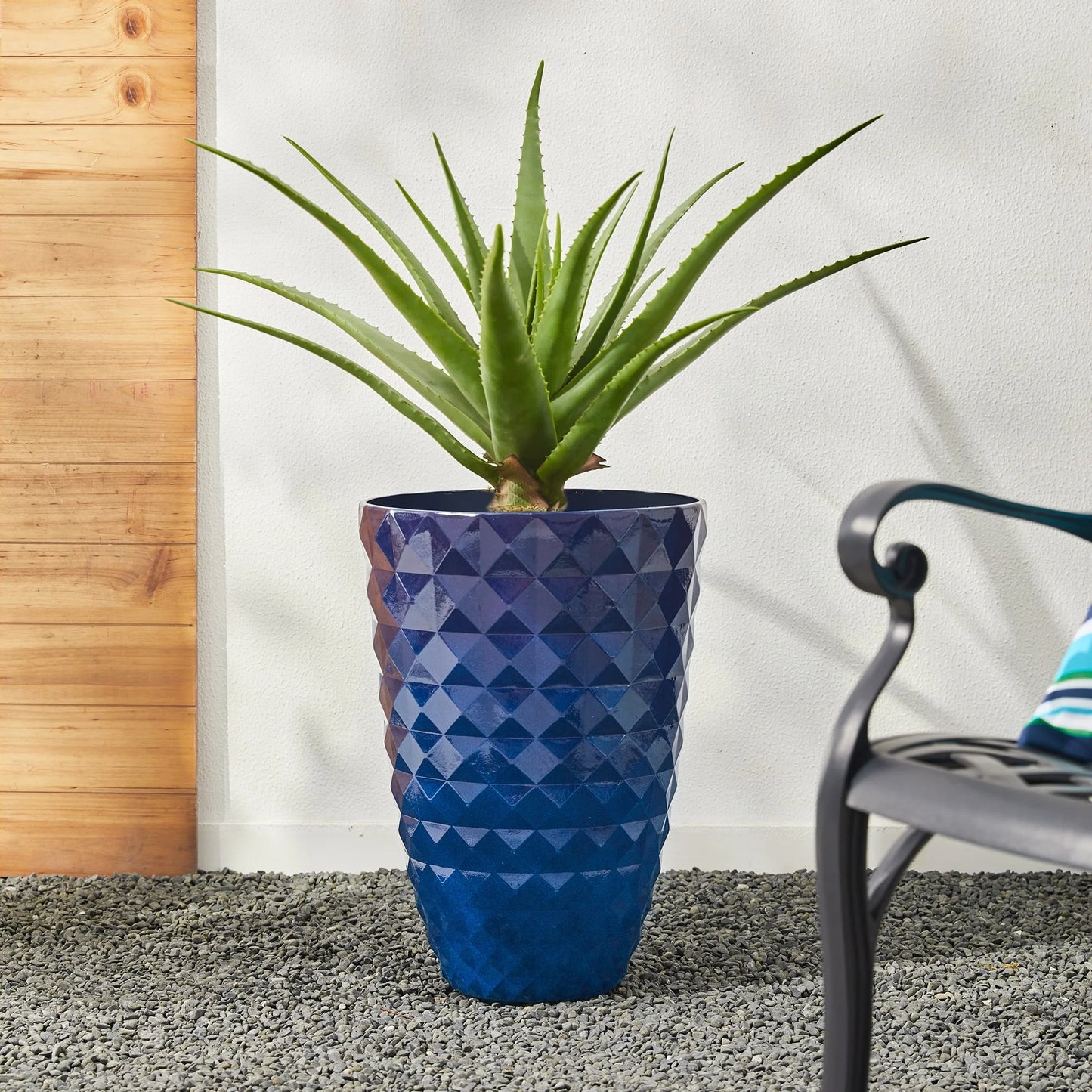 Glitzhome 19.75" H Eco-Friendly Oversized Faux Ceramic Diamond Textured Tall Planter Porch Flowerpot (Set of 2)