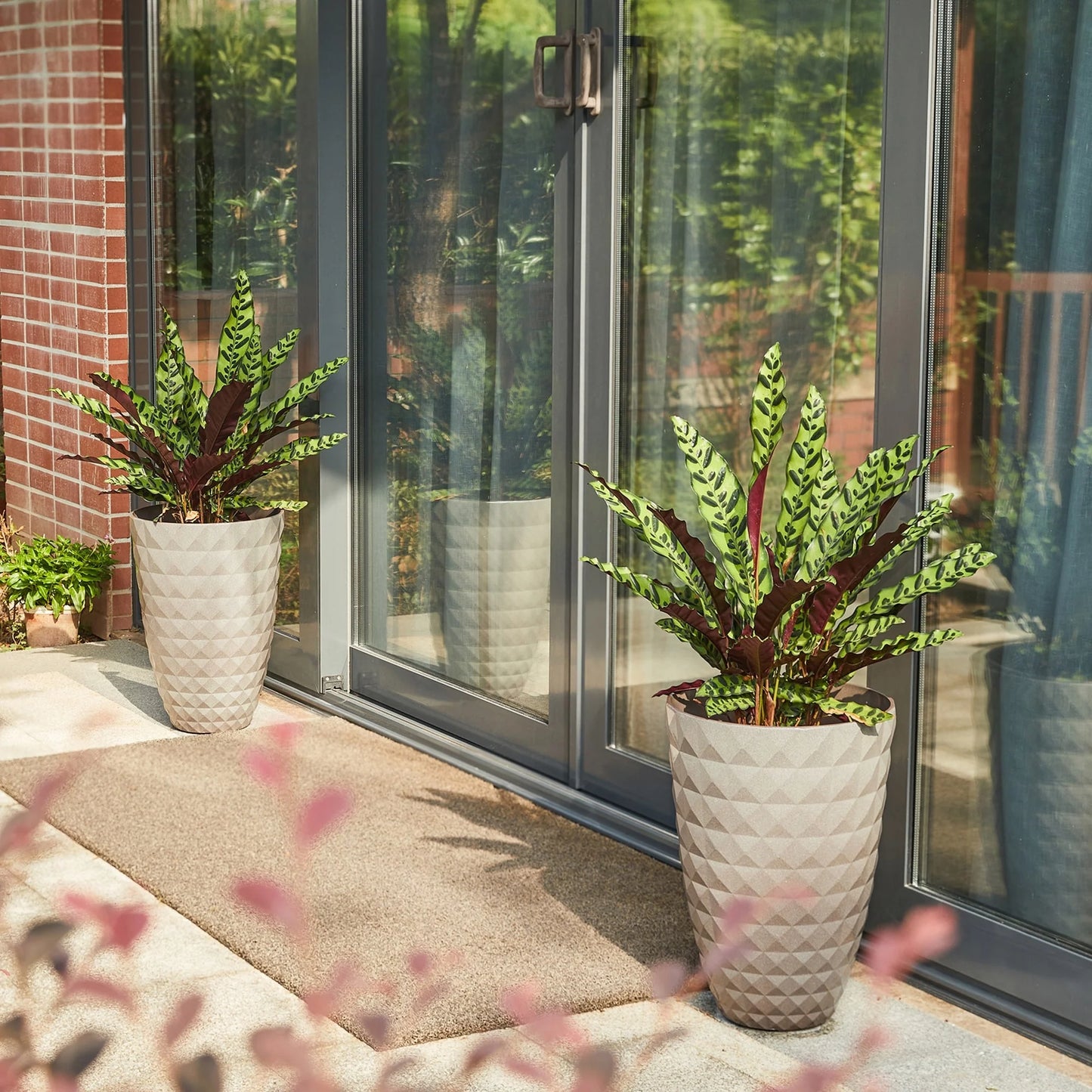 Glitzhome 19.75" H Eco-Friendly Oversized Faux Ceramic Diamond Textured Tall Planter Porch Flowerpot (Set of 2)