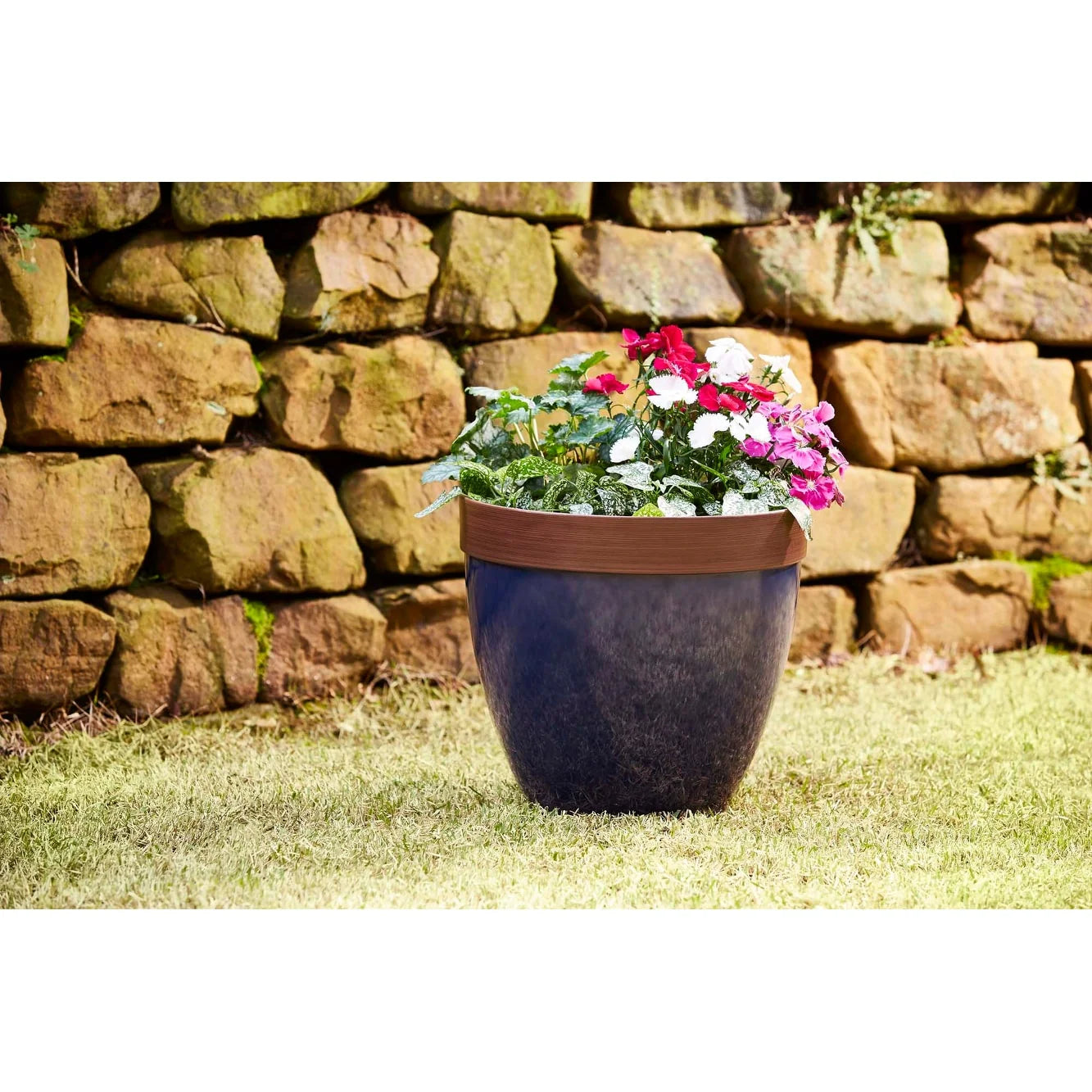 Southern Patio Hornsby Resin Planter
