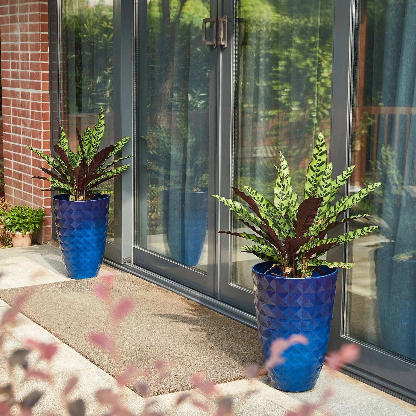Glitzhome 19.75" H Eco-Friendly Oversized Faux Ceramic Diamond Textured Tall Planter Porch Flowerpot (Set of 2)