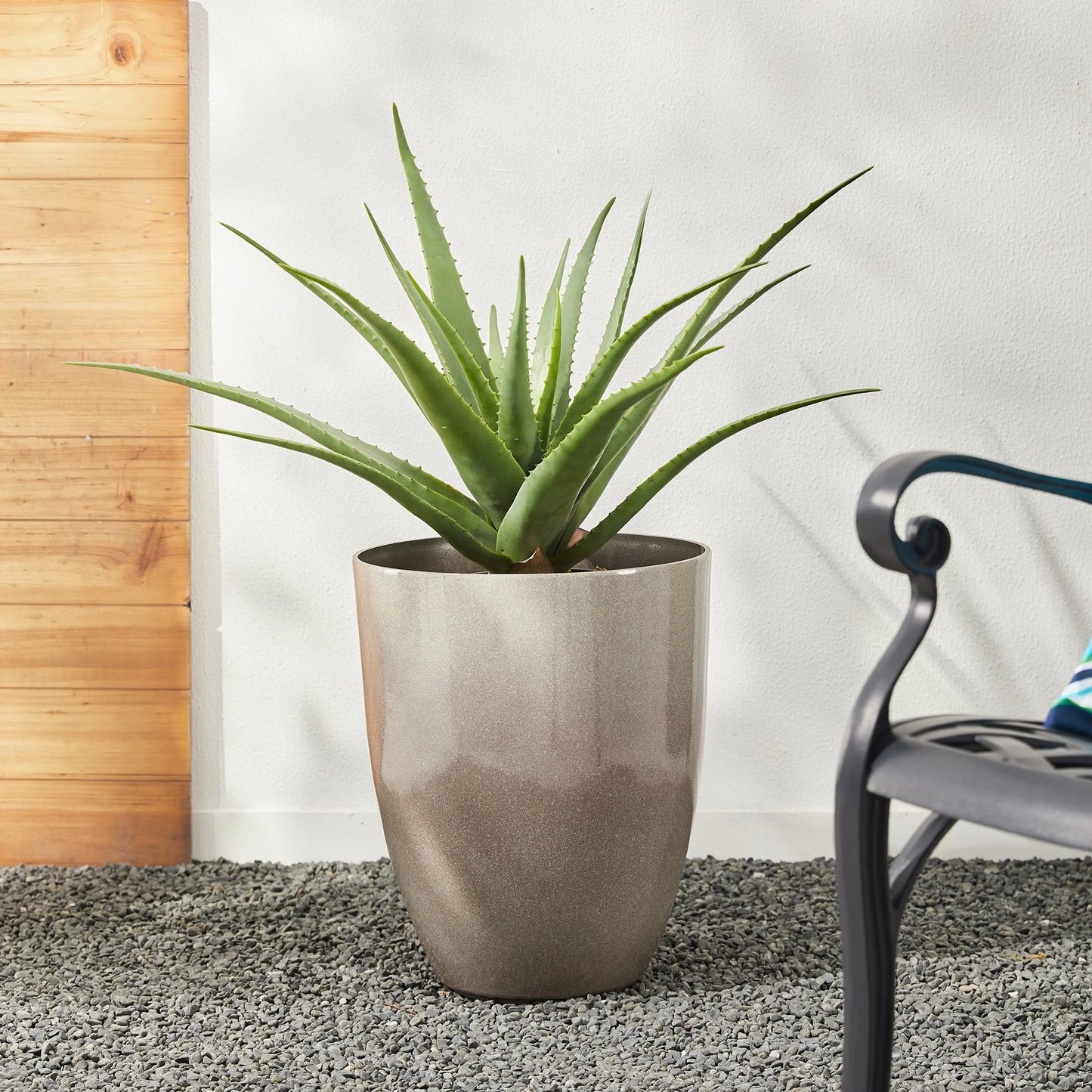 Glitzhome 16.75"H Set of 2 Oversized Eco-Friendly PE/Resin Faux Ceramic Tall Plastic Planter Porch Pot