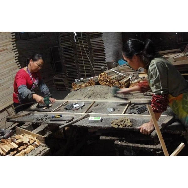 Handmade Porcelain 16-inch Blue and White Ladies Fishbowl (China) - 16.25"W x 16.25"D x 12.5"H