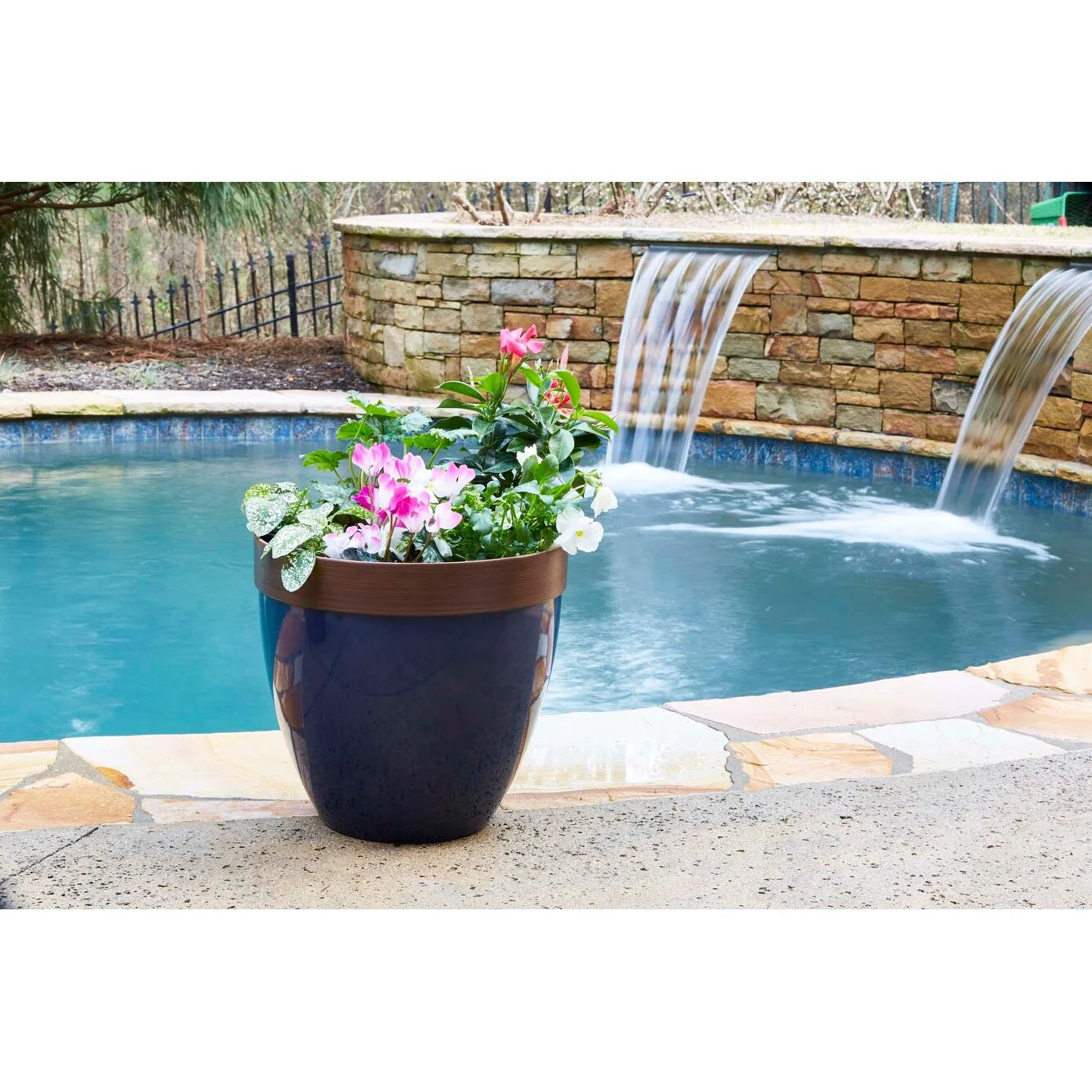 Southern Patio Hornsby Resin Planter