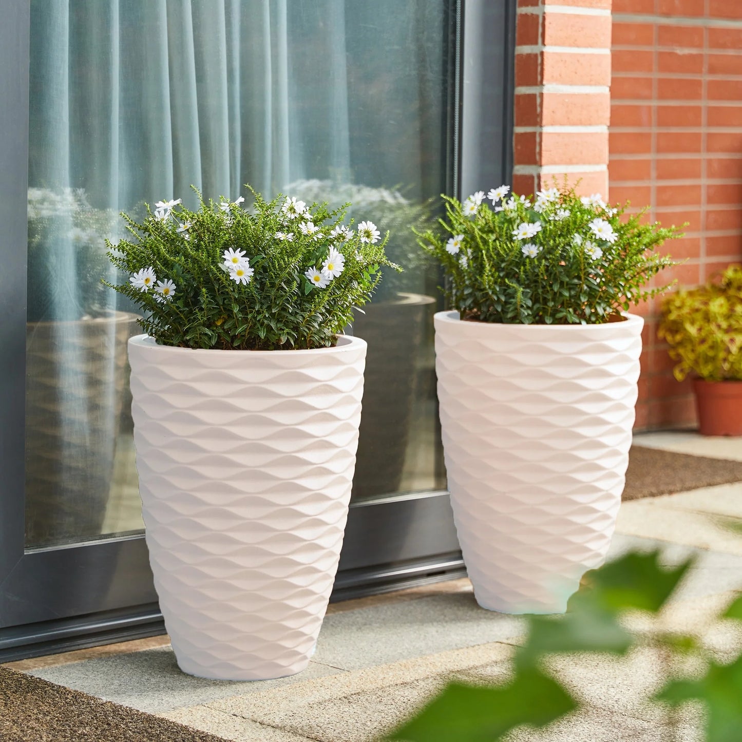 Glitzhome 19"H Set of 2 Modern Oversized Tall Planter Flowerpot Eco-Friendly Wave/ Diamond Textured Plant Pot