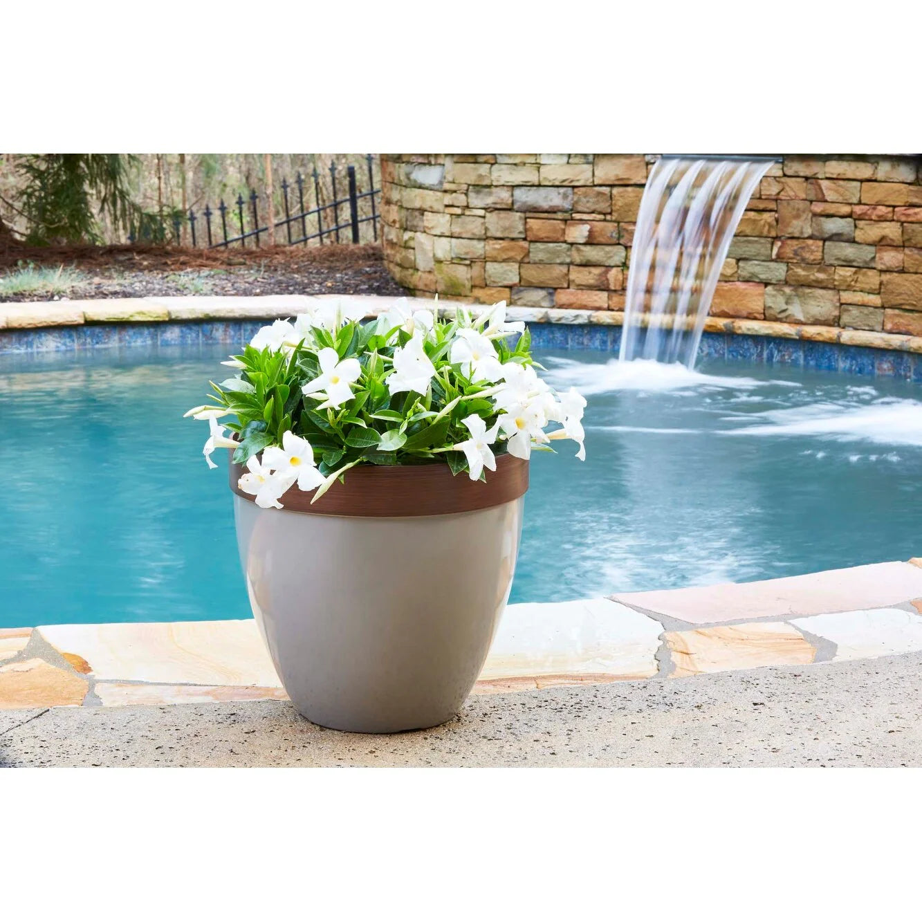 Southern Patio Hornsby Resin Planter
