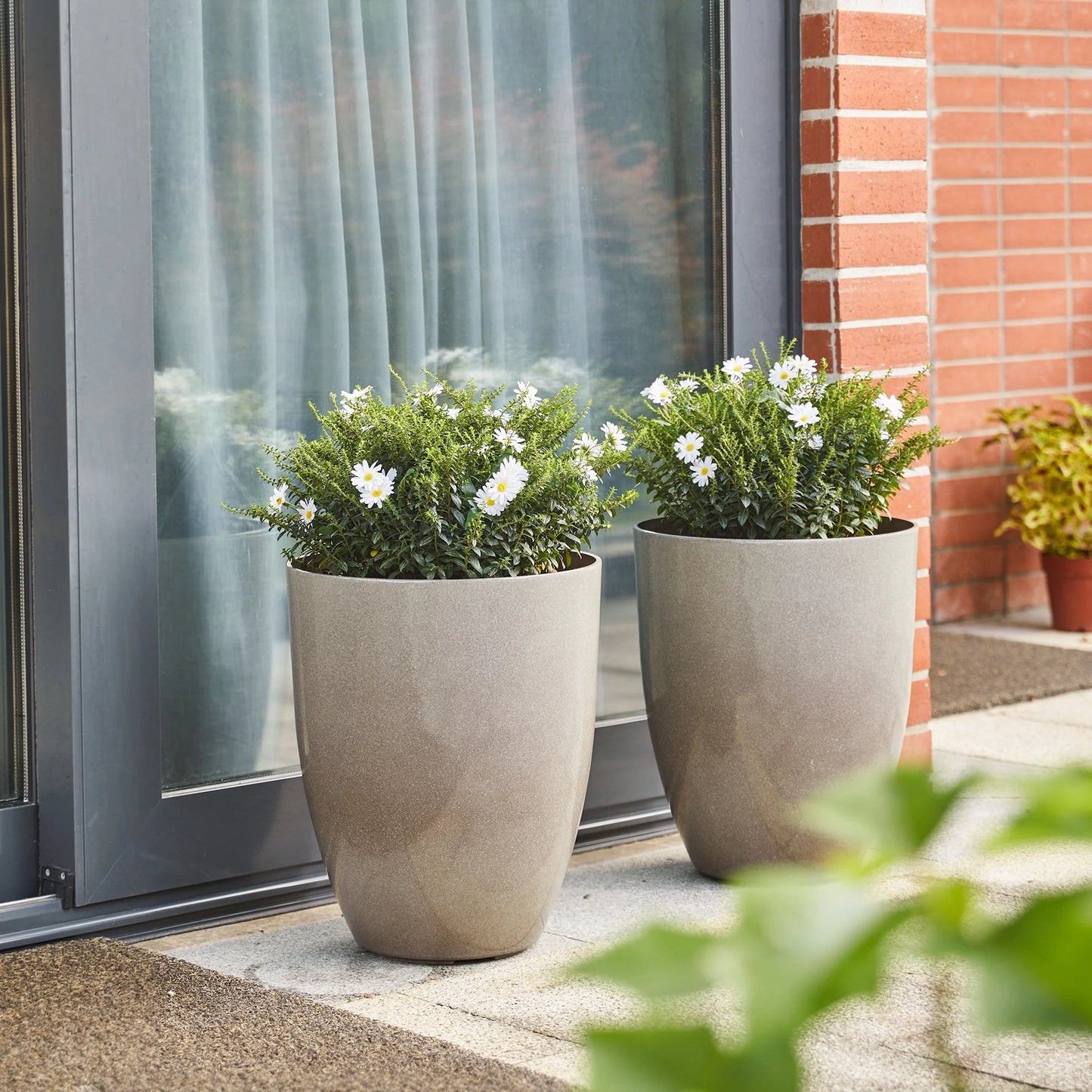 Glitzhome 16.75"H Set of 2 Oversized Eco-Friendly PE/Resin Faux Ceramic Tall Plastic Planter Porch Pot