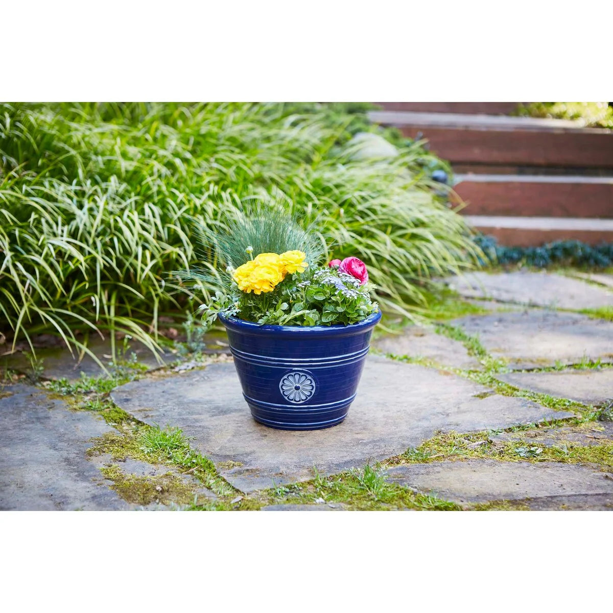 Southern Patio Modesto Handcrafted Composite Planter