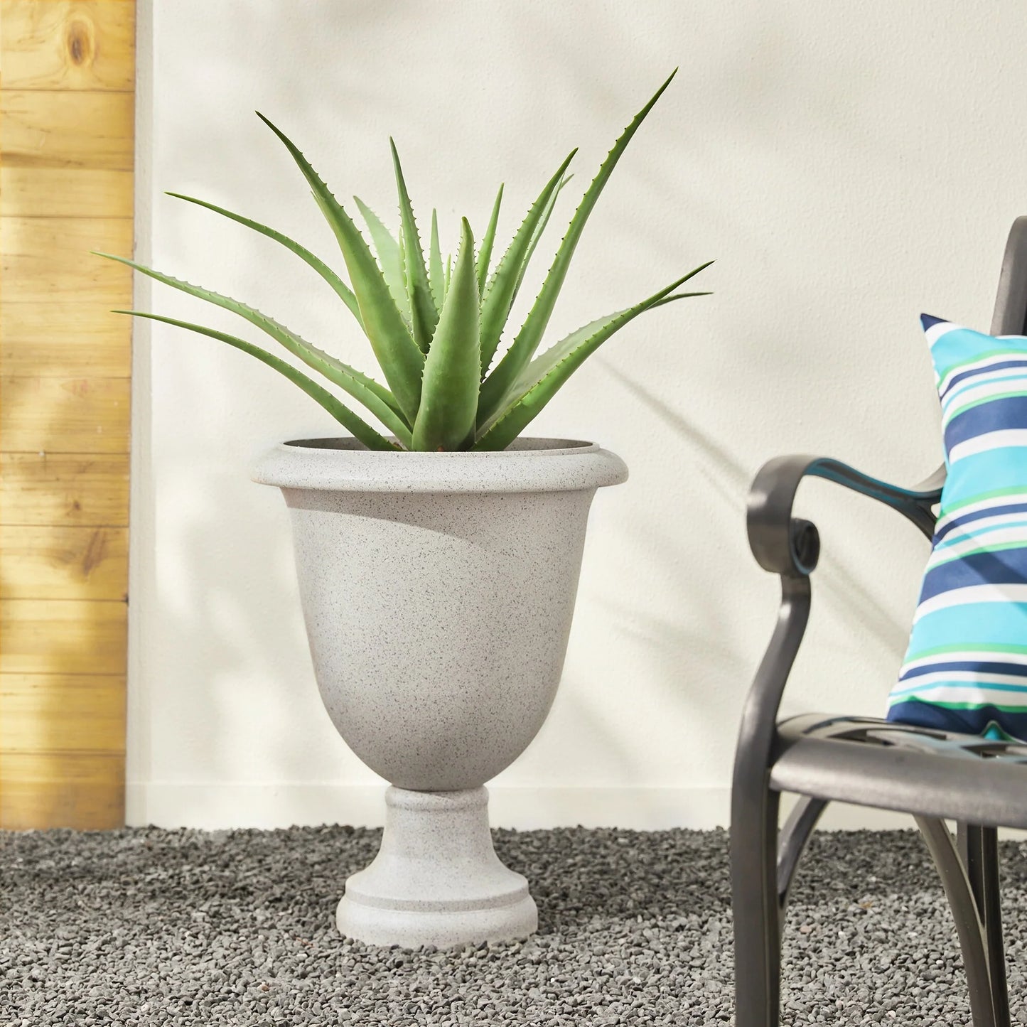 Glitzhome Modern Oversized Eco-Friendly PE Faux Terrazzo Urn Planter Porch Flowerpot (Set of 2/Set of 3)