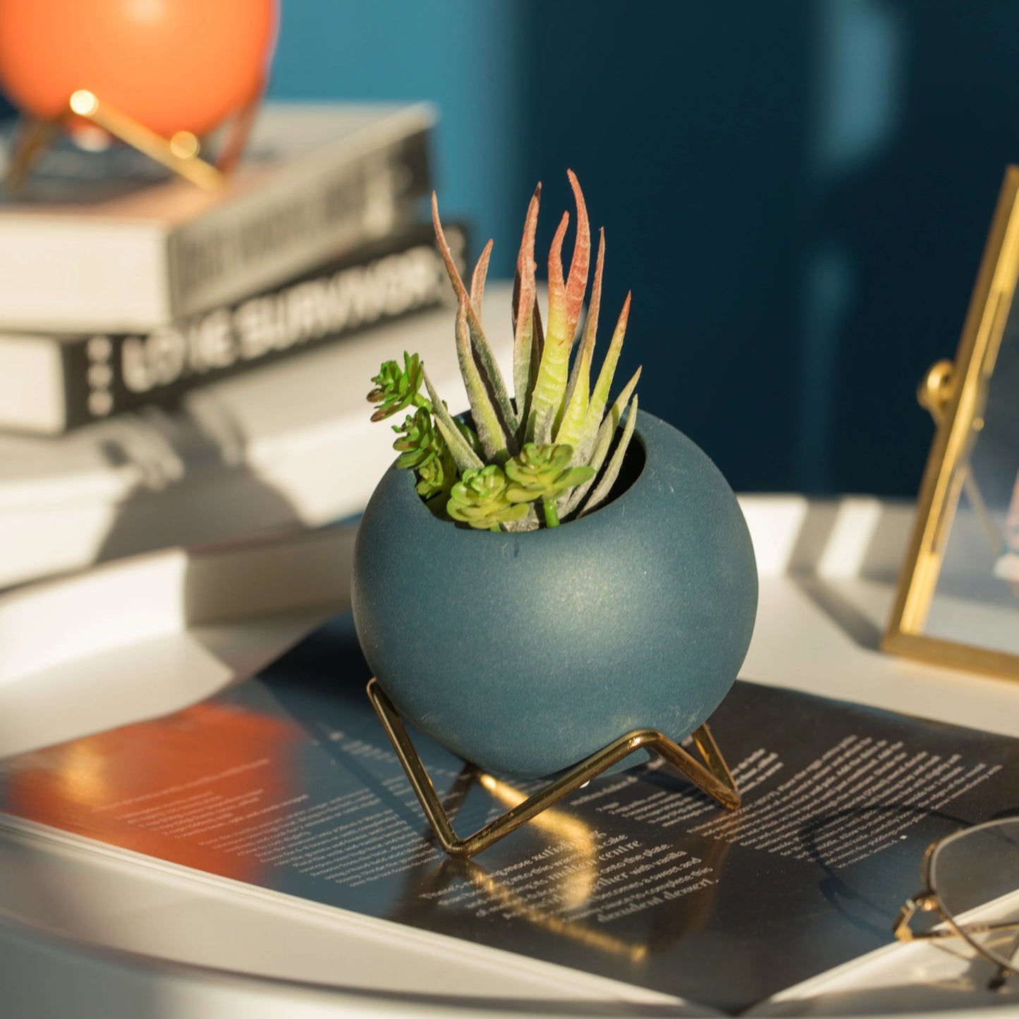 Small Ceramic Flower Vase for Living Room, Home Office Table, Dining Room, and Entryway Decor, Perfect for Flowers