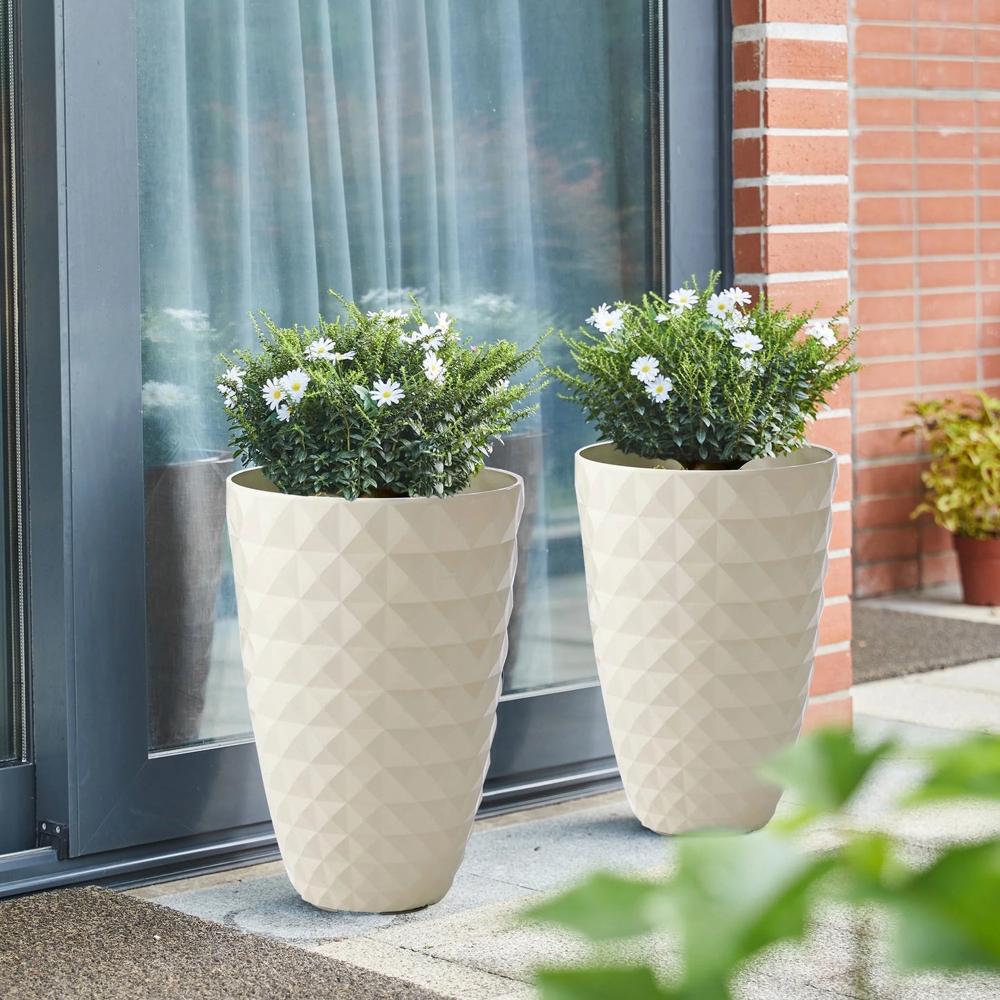 Glitzhome 19"H Set of 2 Modern Oversized Tall Planter Flowerpot Eco-Friendly Wave/ Diamond Textured Plant Pot